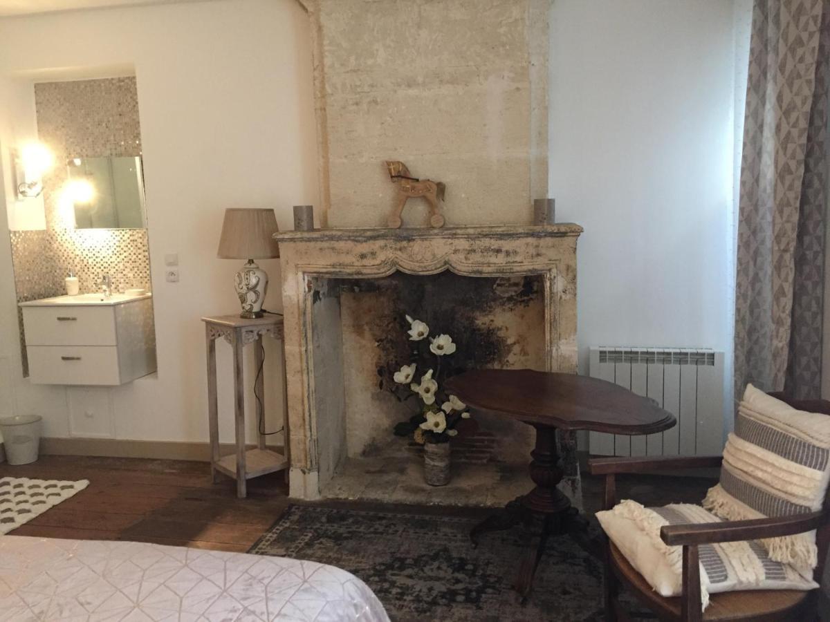 De Charme Et D'Eau Bed & Breakfast Saint-Savinien Exterior foto