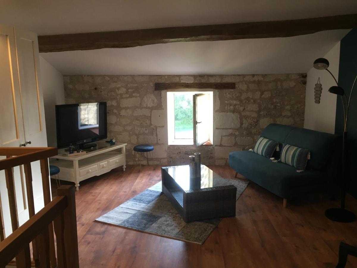 De Charme Et D'Eau Bed & Breakfast Saint-Savinien Exterior foto