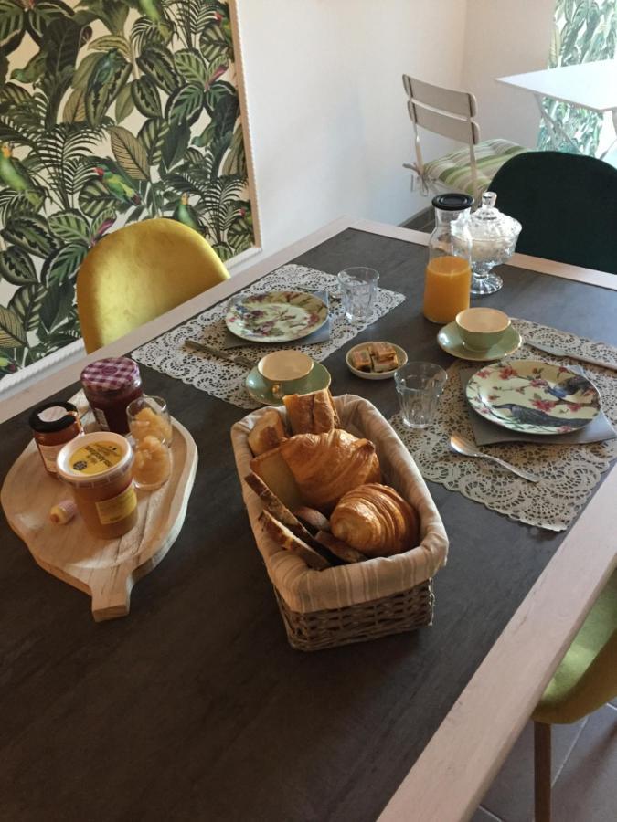 De Charme Et D'Eau Bed & Breakfast Saint-Savinien Exterior foto