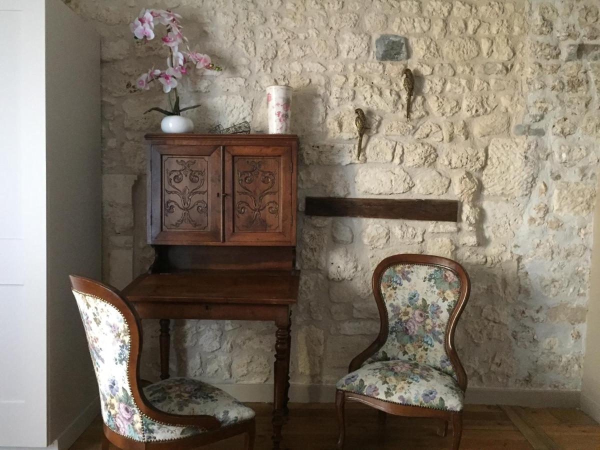 De Charme Et D'Eau Bed & Breakfast Saint-Savinien Exterior foto
