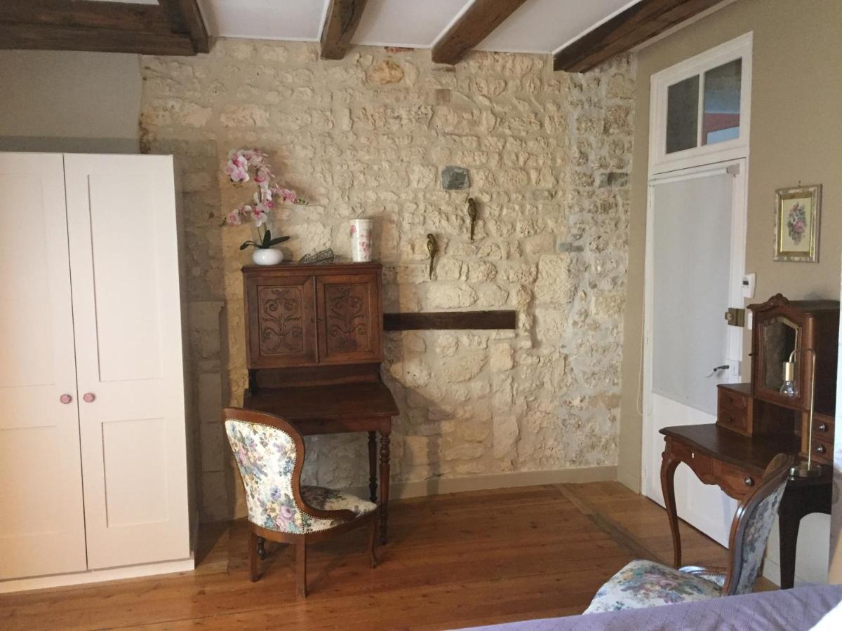 De Charme Et D'Eau Bed & Breakfast Saint-Savinien Exterior foto